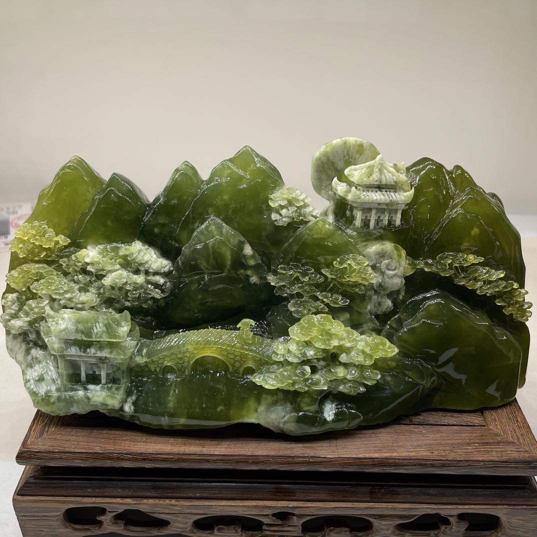 岫玉青提奶盖玉山水摆件高10宽23厘米