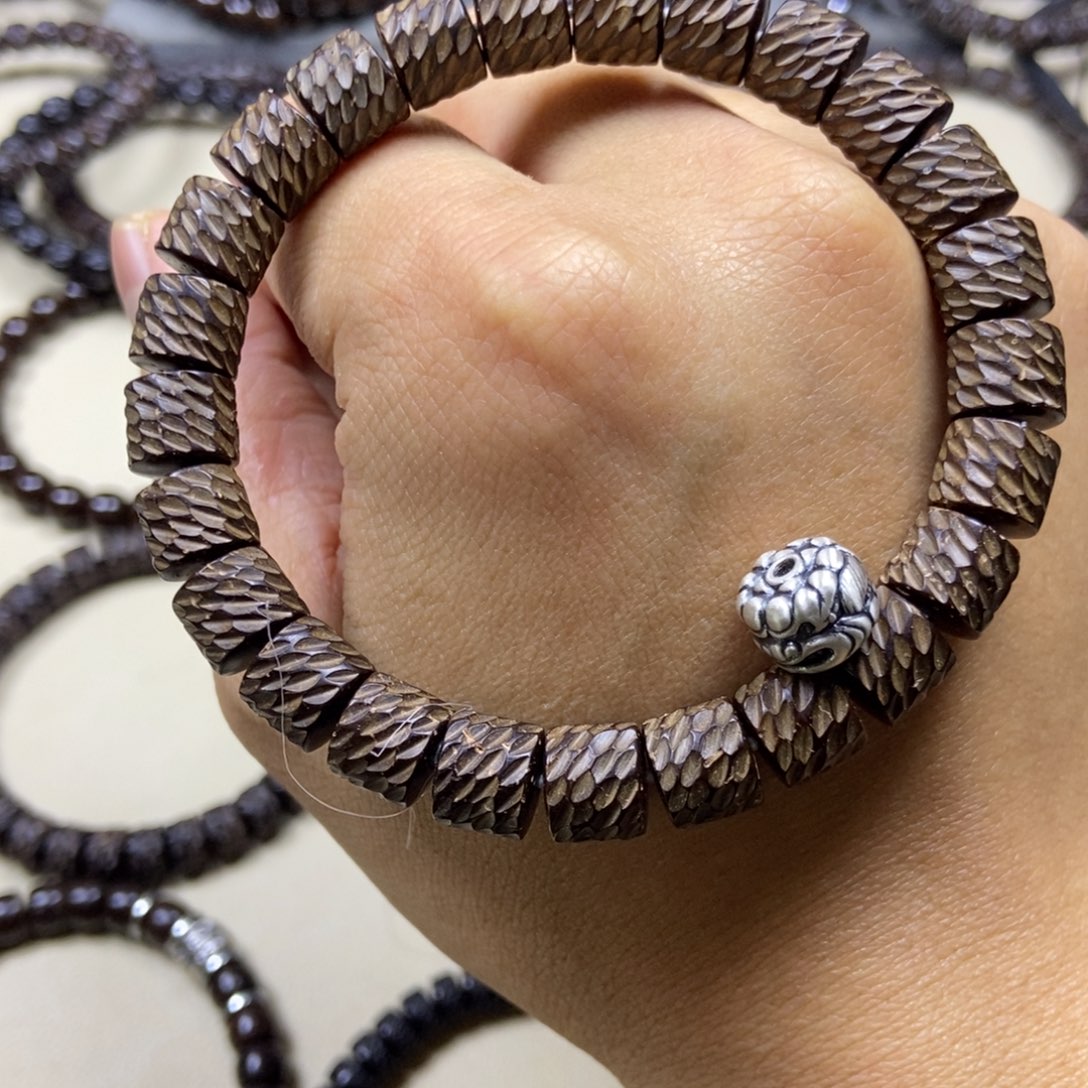 ￥***￥手串椰蒂耶蒂龙鳞98