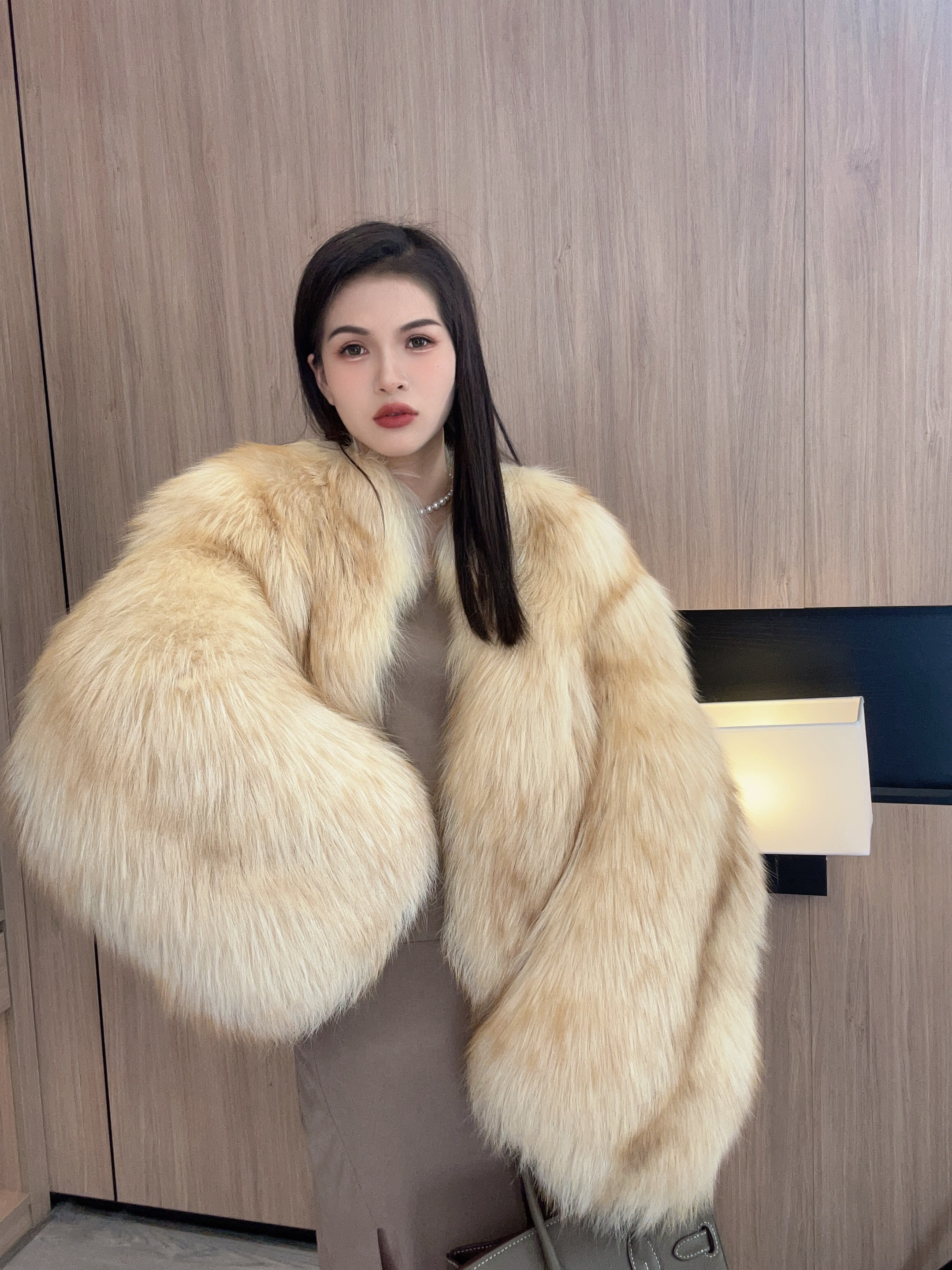 2025新款金岛狐 进口狐狸毛整皮 皮草短款外套女 大麦色