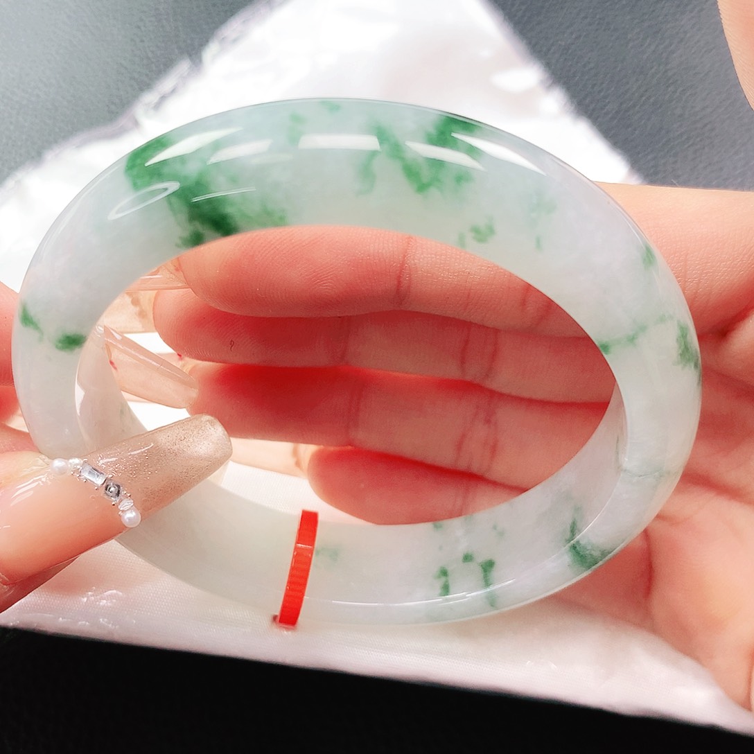 翡翠手镯未镶嵌58圈