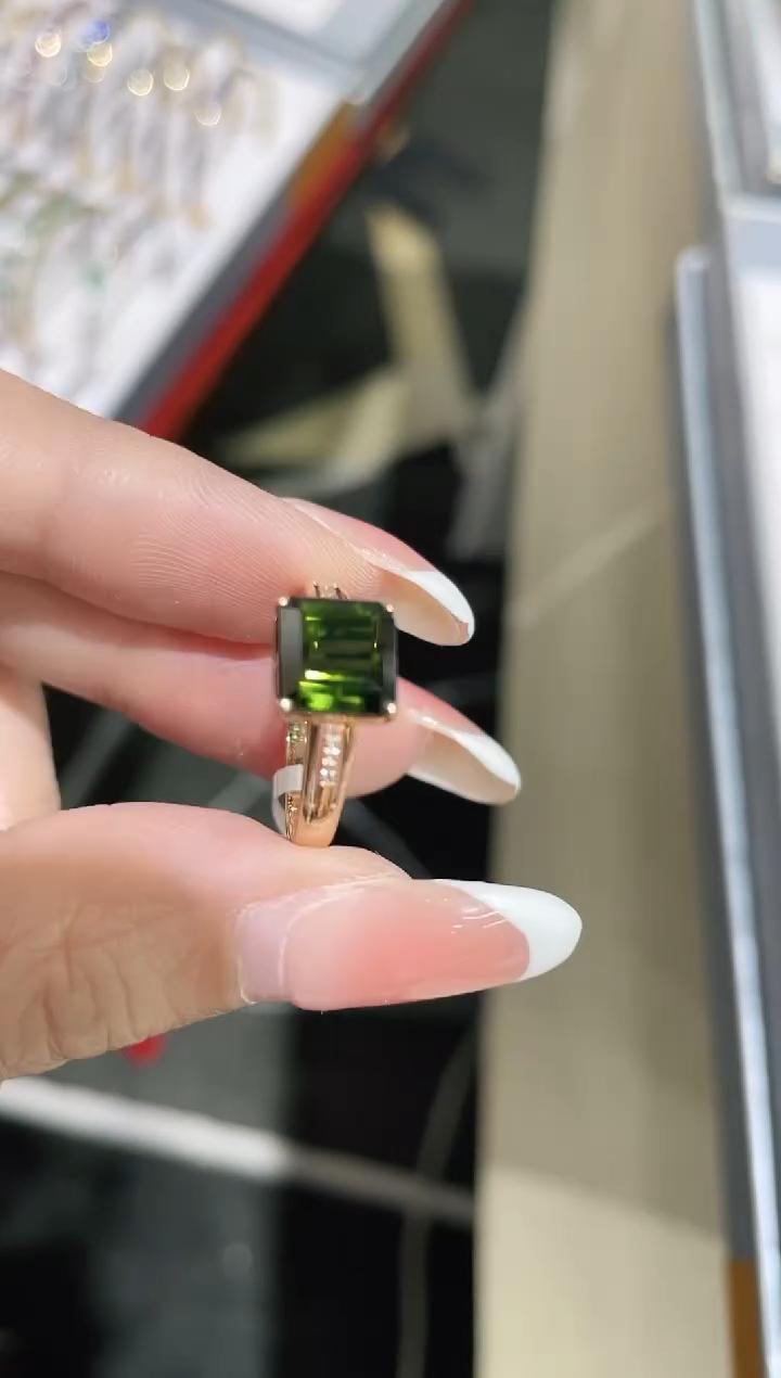  18K金镶嵌碧玺戒指