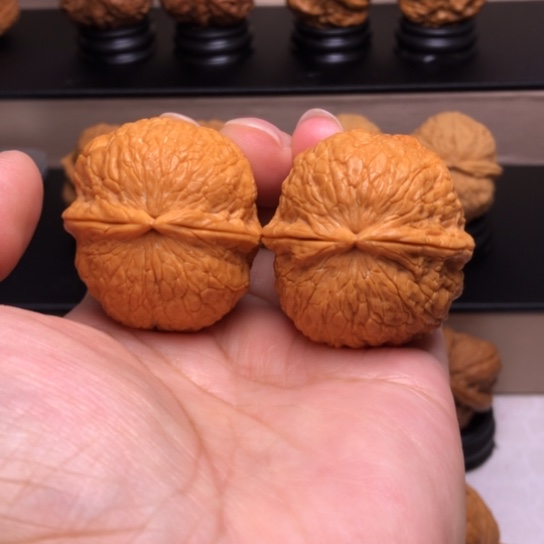 文玩核桃把件金丝绣球42