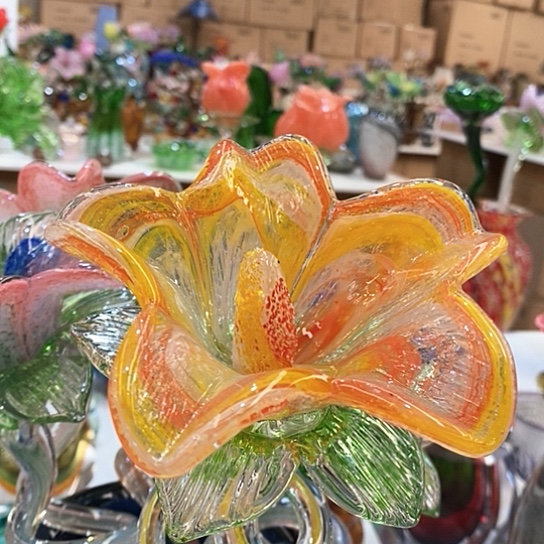 琉璃花瓶高45厘米宽9厘米