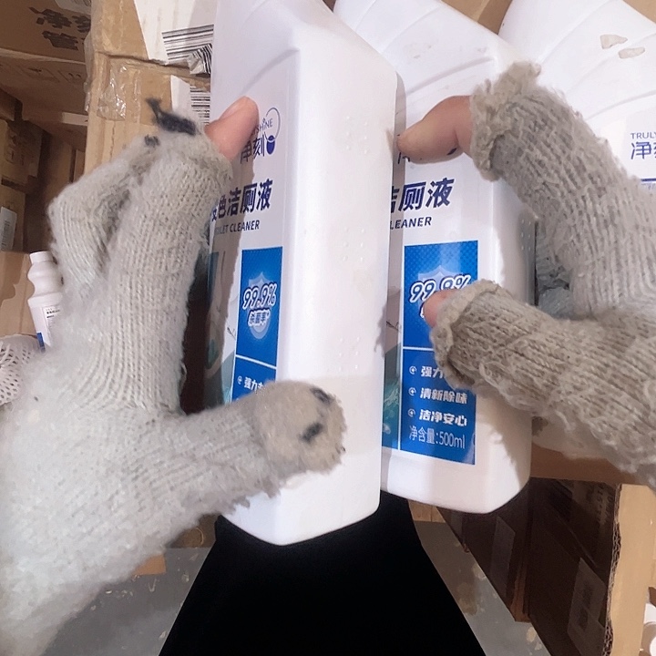 洁厕液拍一发三。 