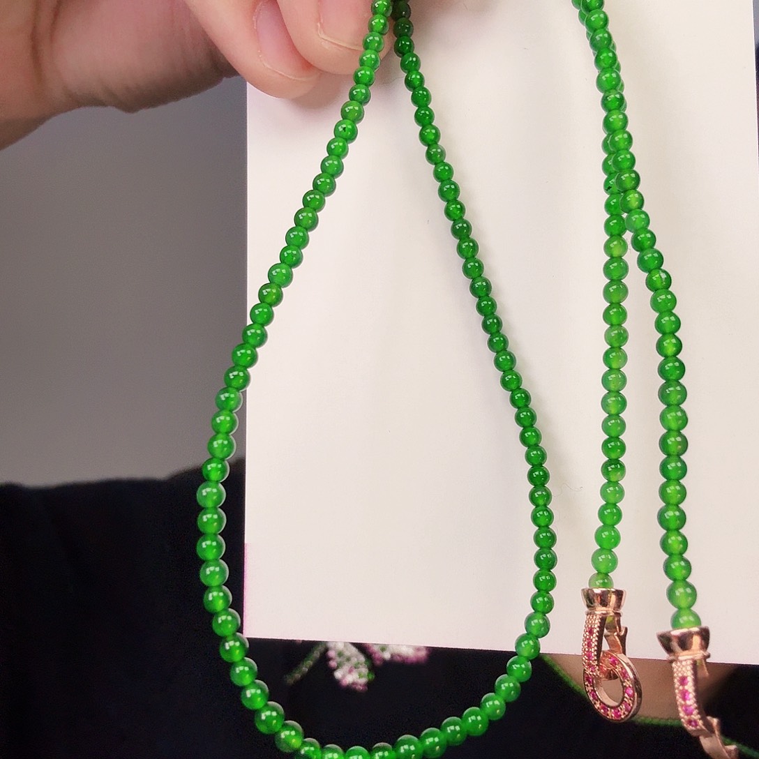 翡翠颈饰未镶嵌一件