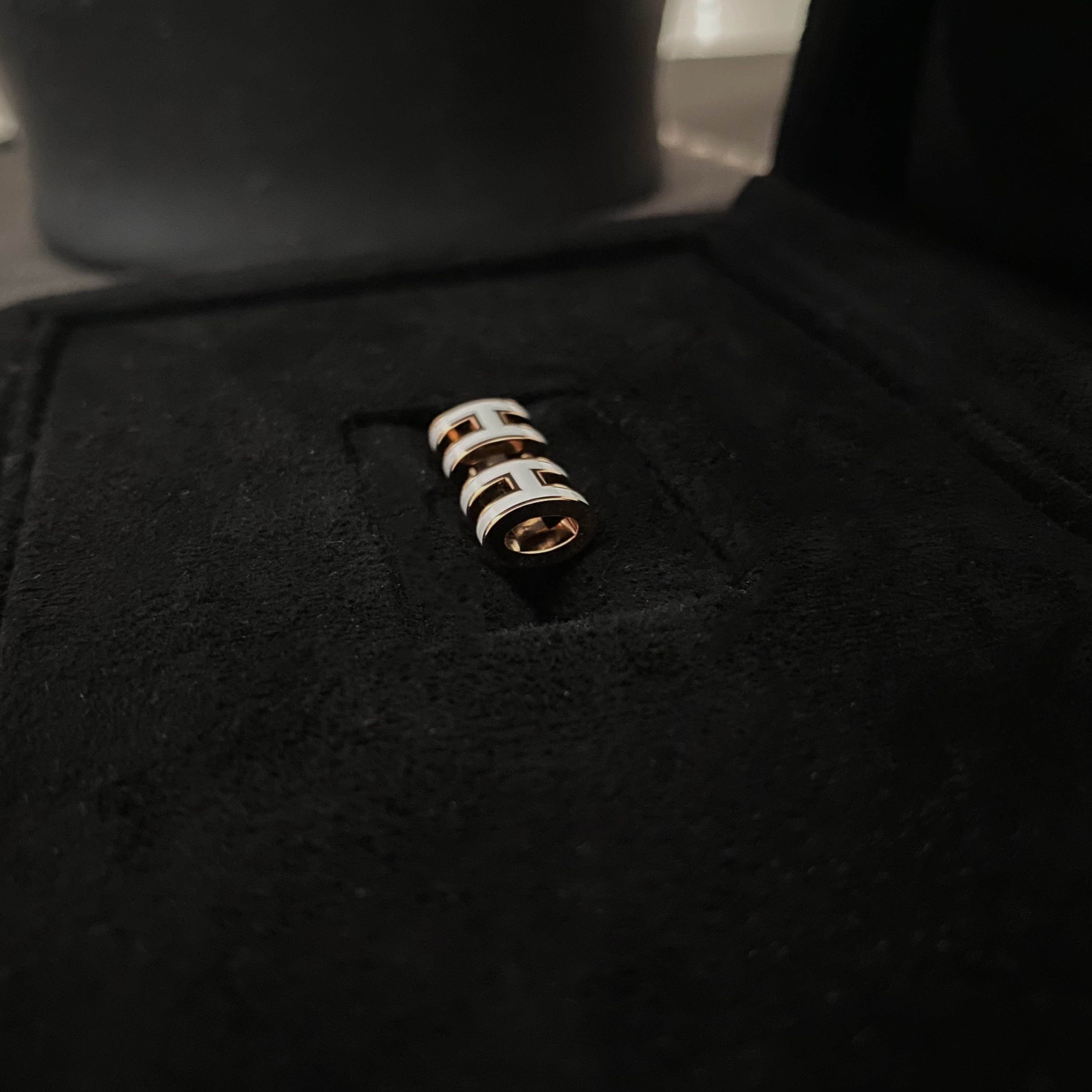 铜合金珐琅耳饰 经典字母耳钉M3038气质时尚百搭复古简约设计师