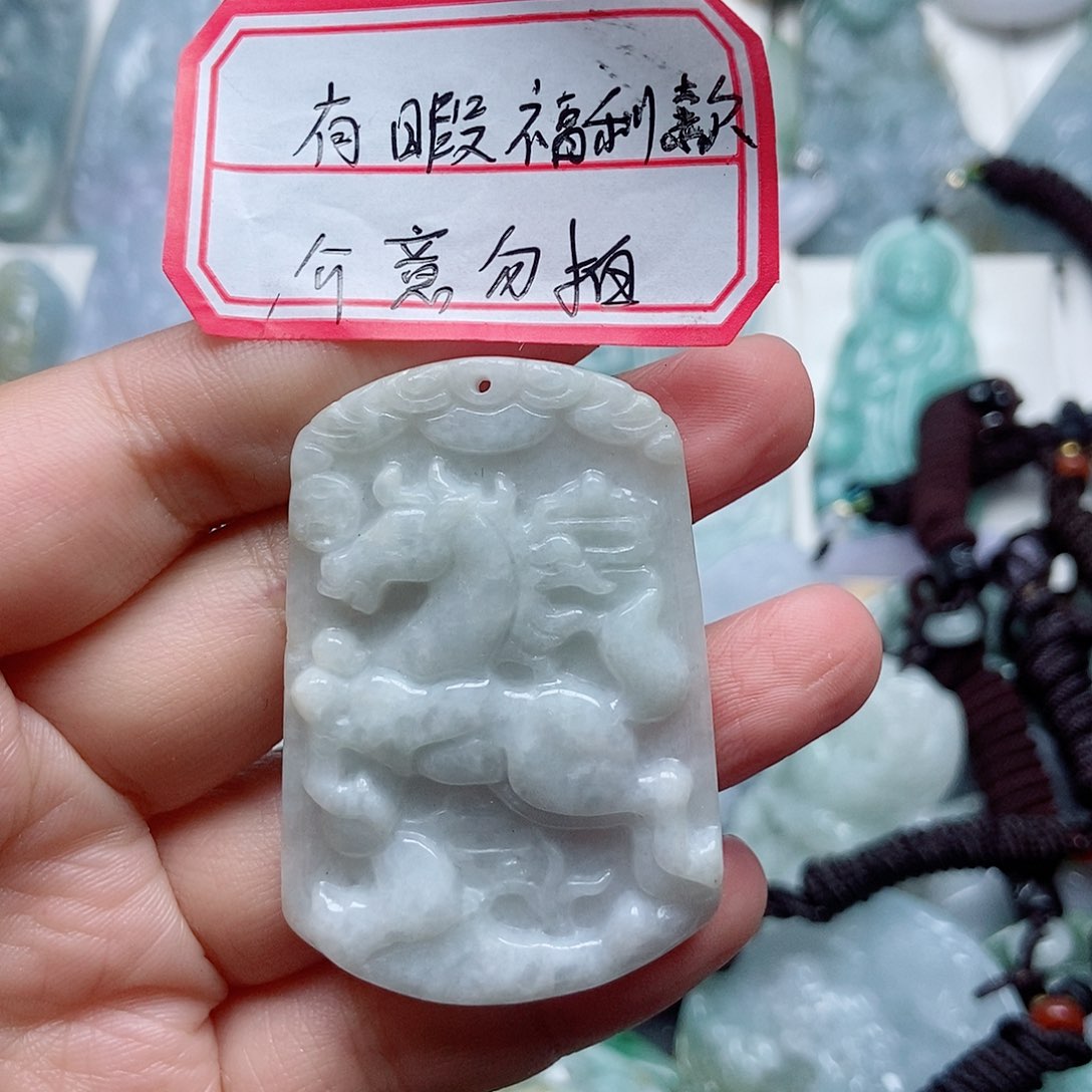 翡翠颈饰未镶嵌翡翠