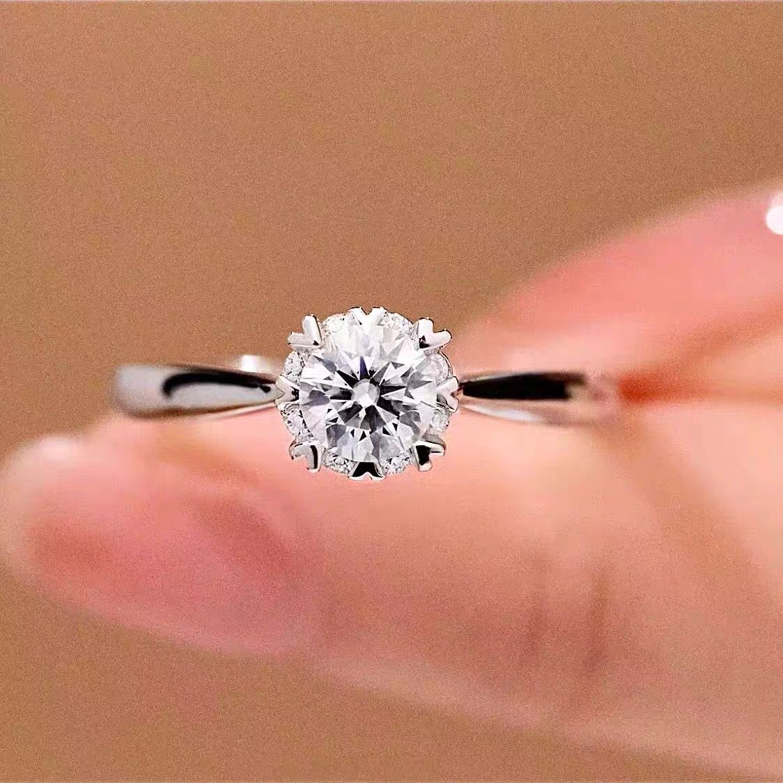 925银莫桑石戒指 【八围一心】结婚时尚女士订婚经典莫桑戒银戒