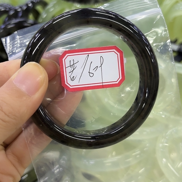 苦***茶未镶嵌蛇纹石玉岫玉手镯