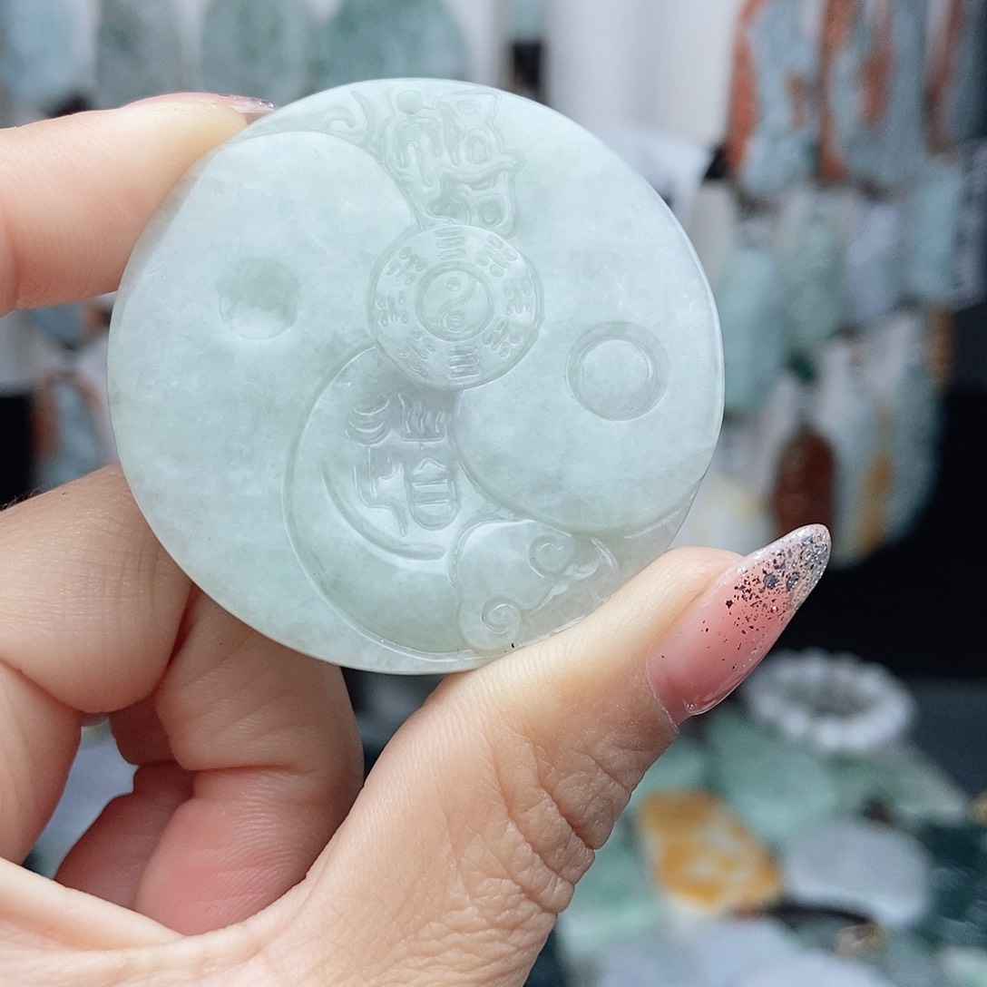 翡翠颈饰未镶嵌翡翠