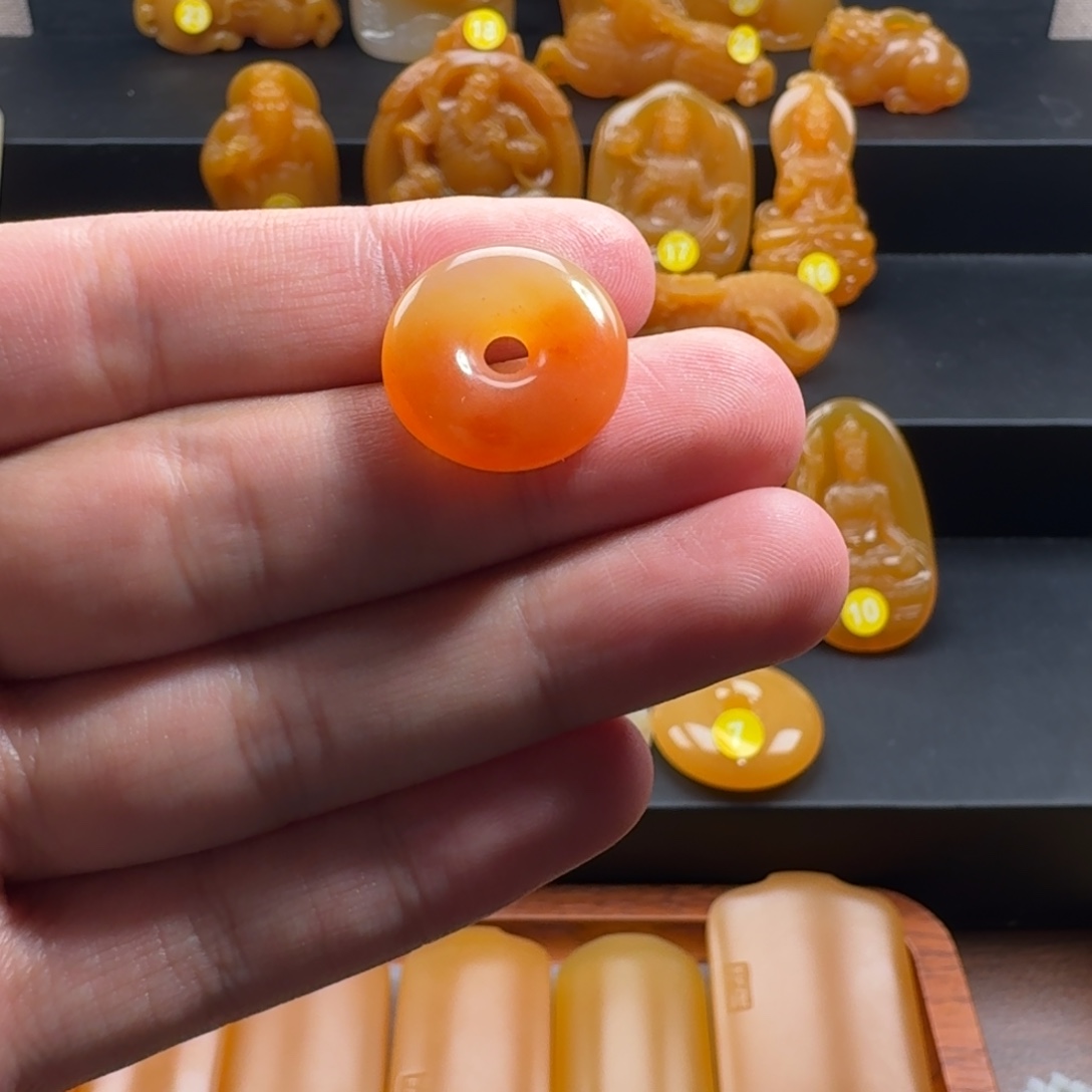 石英质玉（黄龙玉）合金颈饰