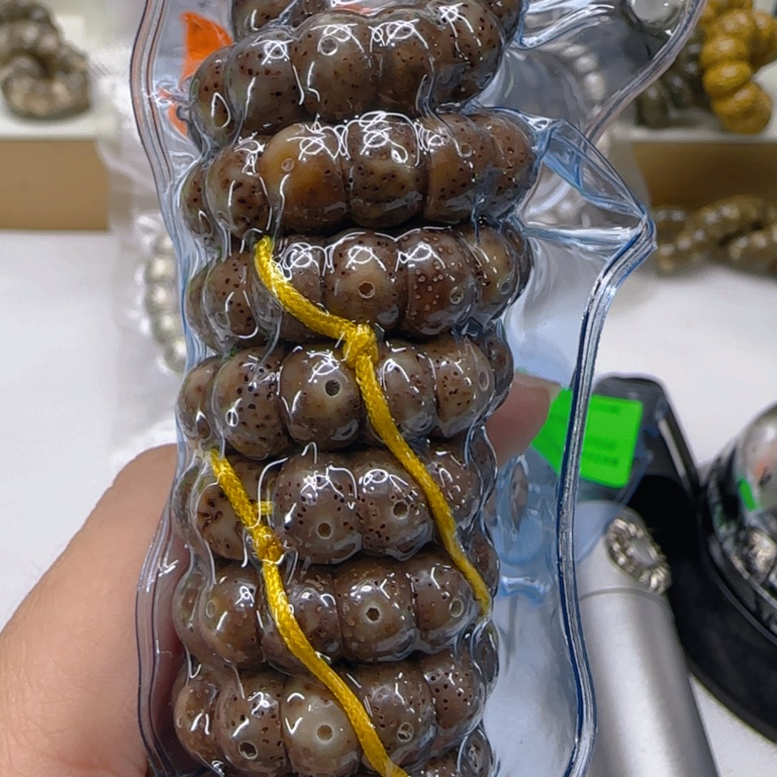 星月菩提手串28傲世胡皮星月菩提8蒜瓣猪大肠108