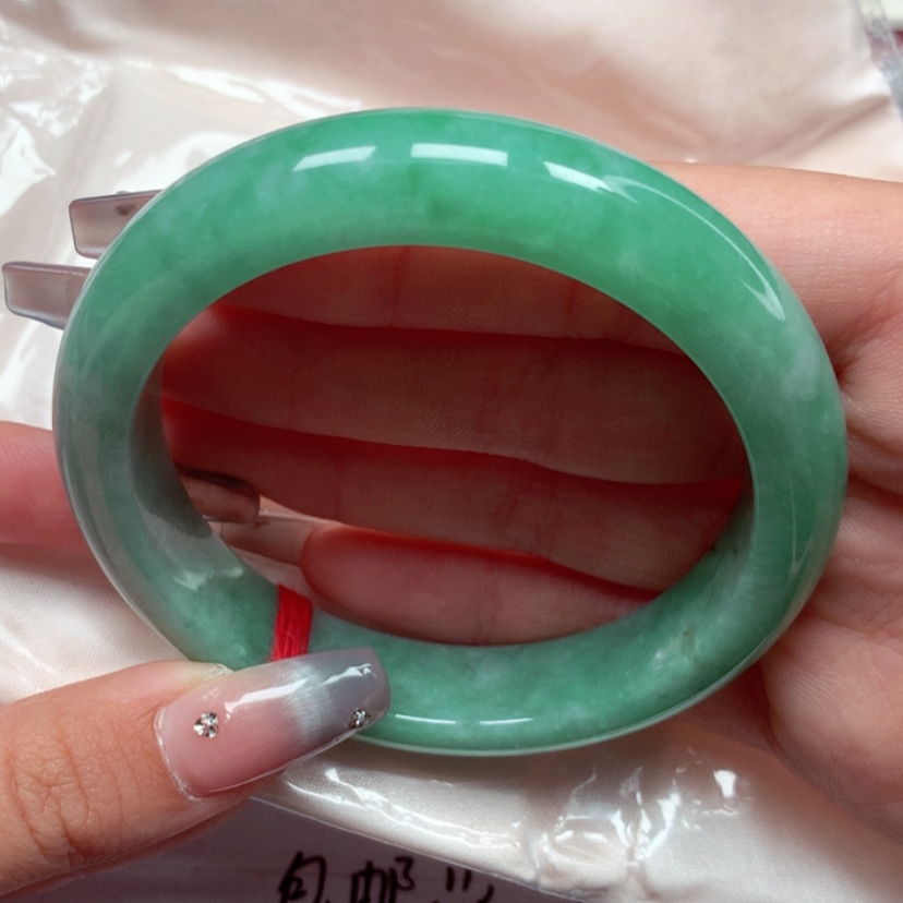 【闪购商品】翡翠手镯未镶嵌58圈满绿