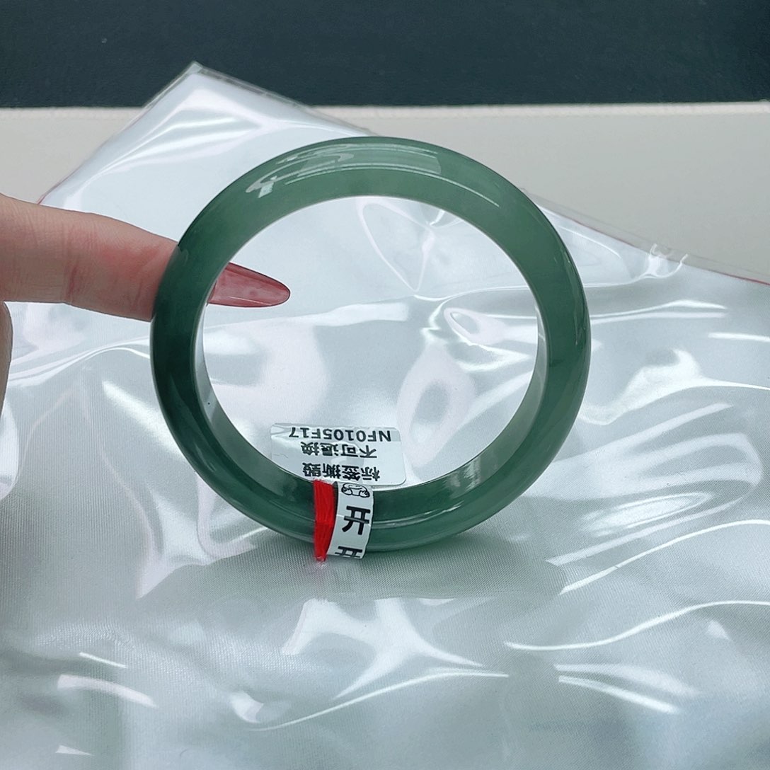 翡翠手镯未镶嵌正56