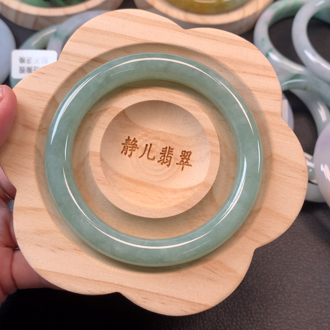 翡翠手镯未镶嵌56.9圈口