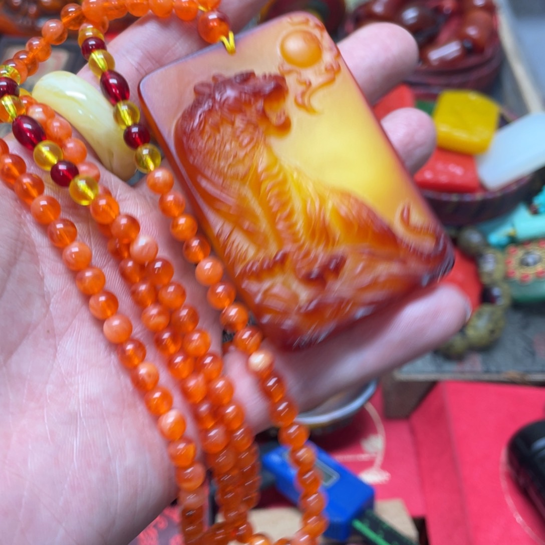 琥珀裸石未镶嵌好物推荐如图所示