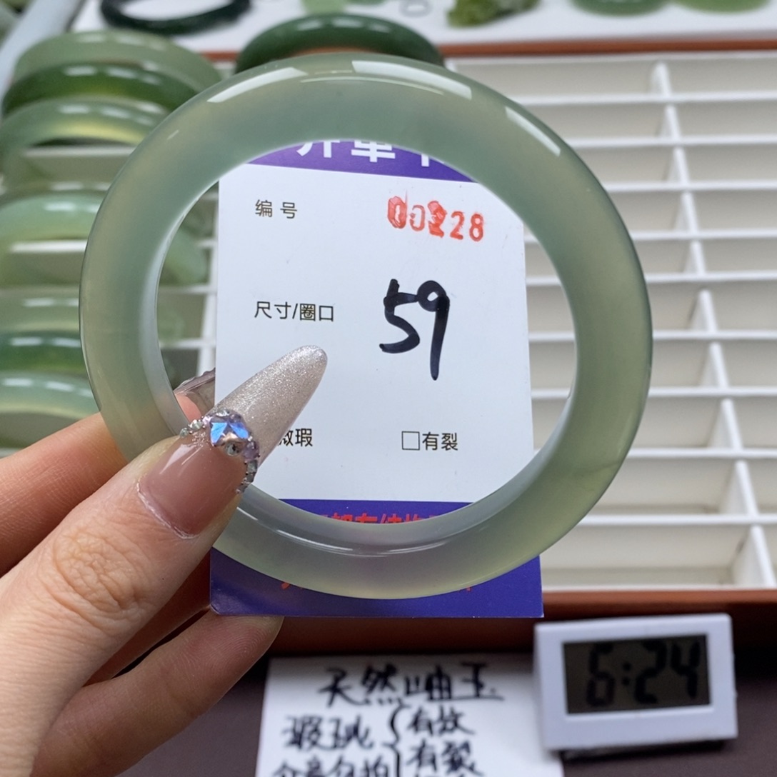 蛇纹石玉手镯未镶嵌