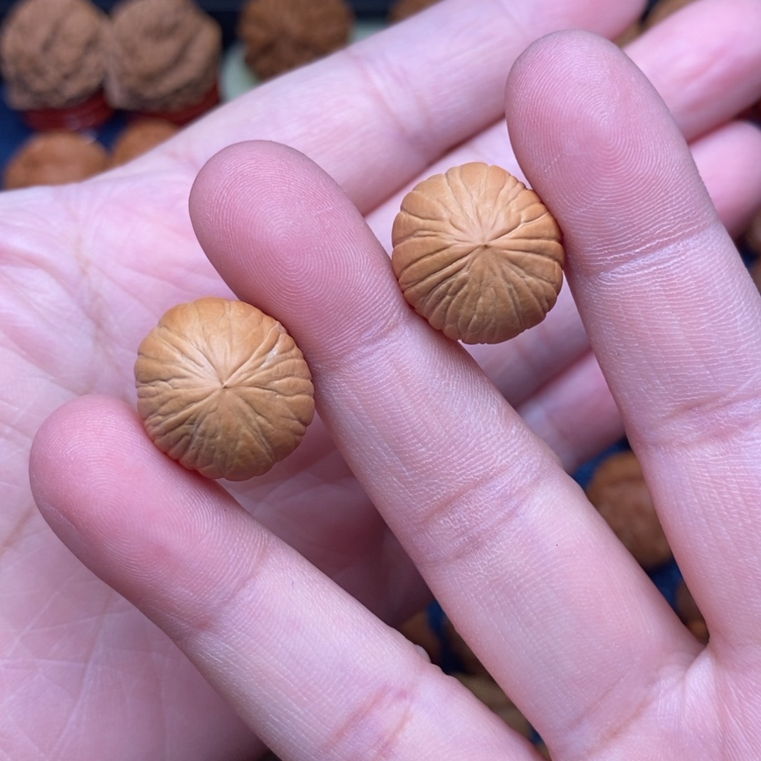 文玩核桃把件手捻猴头南瓜墩