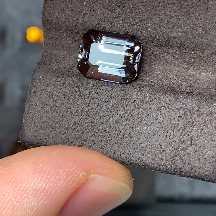 尖晶石裸石黑武士尖晶3.4ct