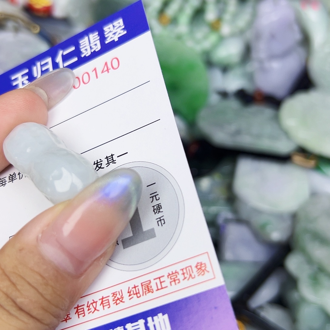 翡翠未镶嵌颈饰We