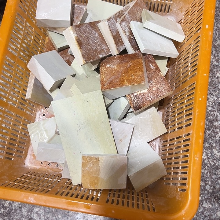印度石悟****）新矿散货不打磨不售后