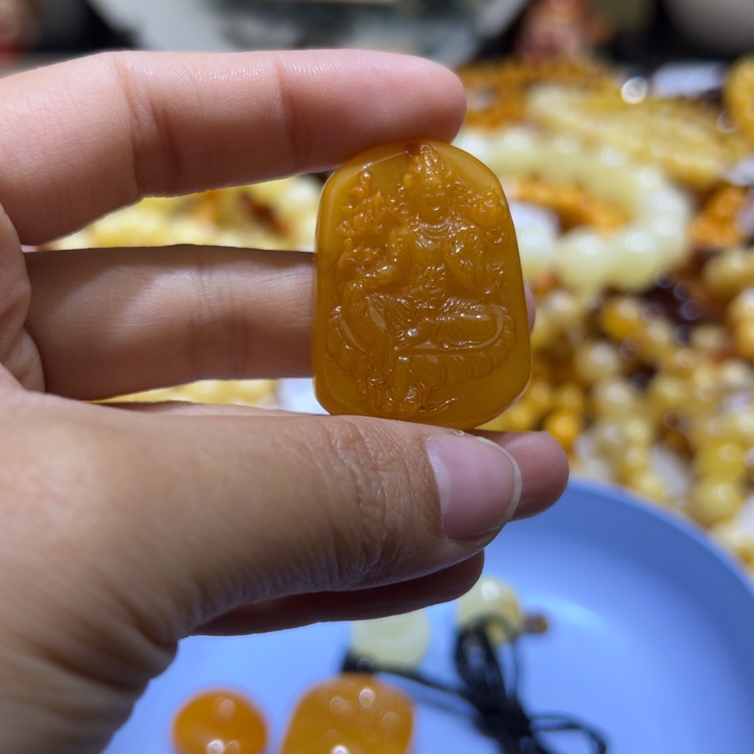 琥珀珠宝奇石未镶嵌