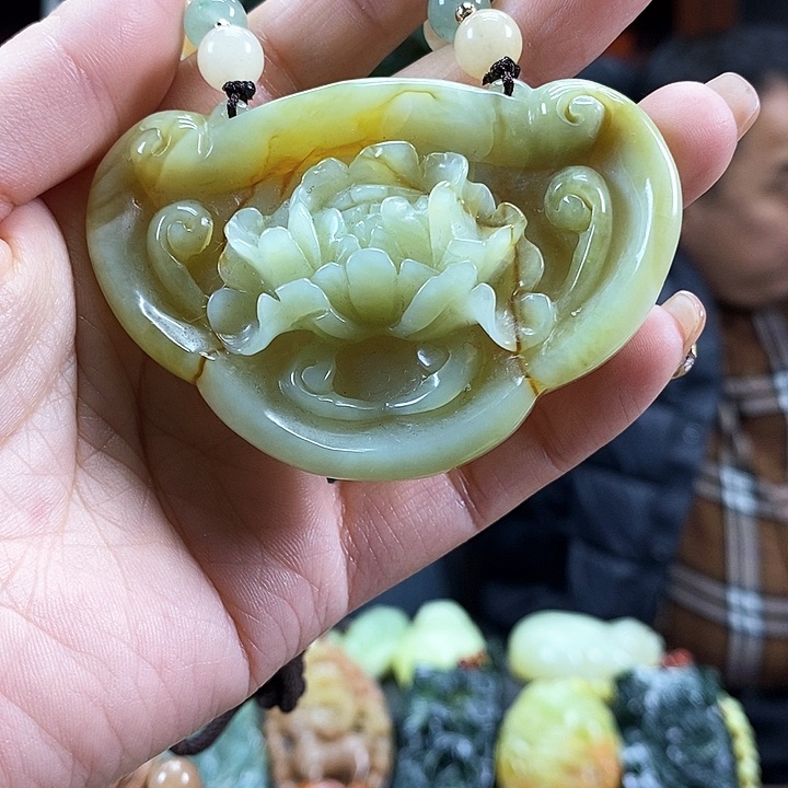 蛇纹石玉吊坠未镶嵌