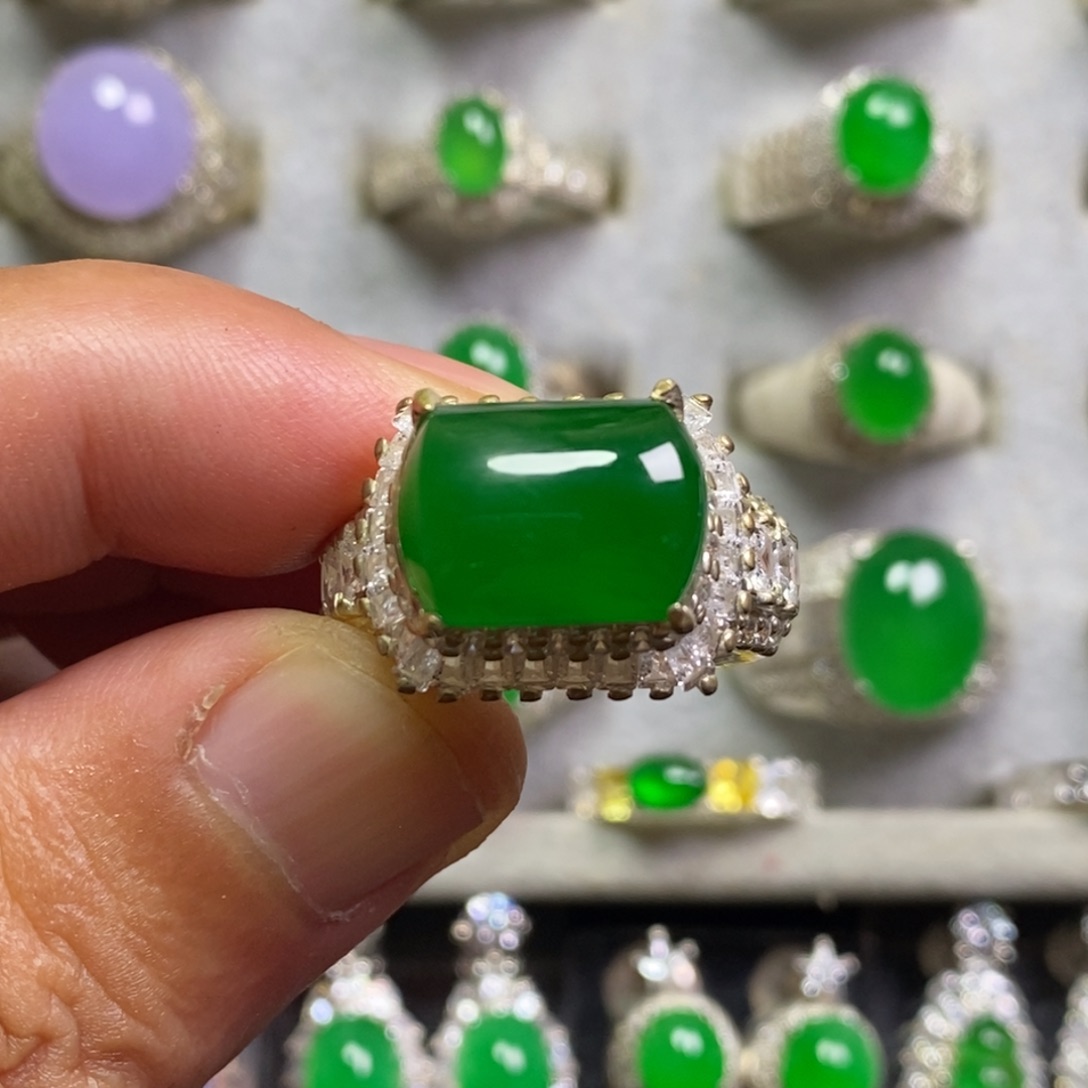 小***志翡翠未镶嵌戒指戒指