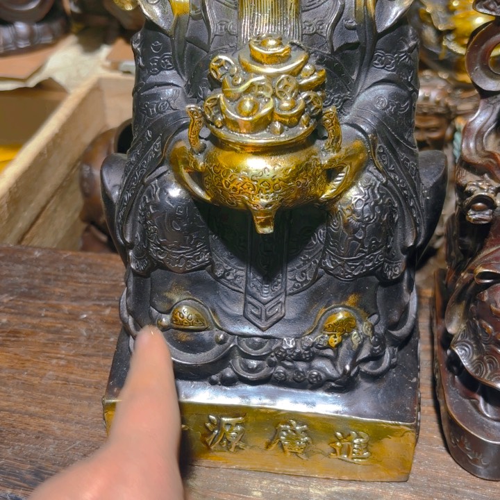 铜的。全清了。一件不留！不磨叽