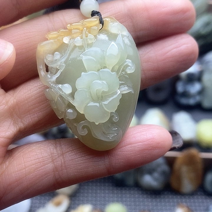 颈饰未镶嵌和田玉（糖玉）秋*