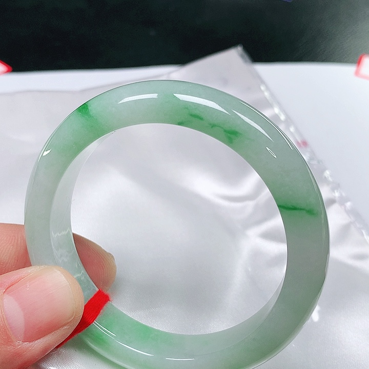 翡翠手镯未镶嵌翡翠手镯未镶嵌