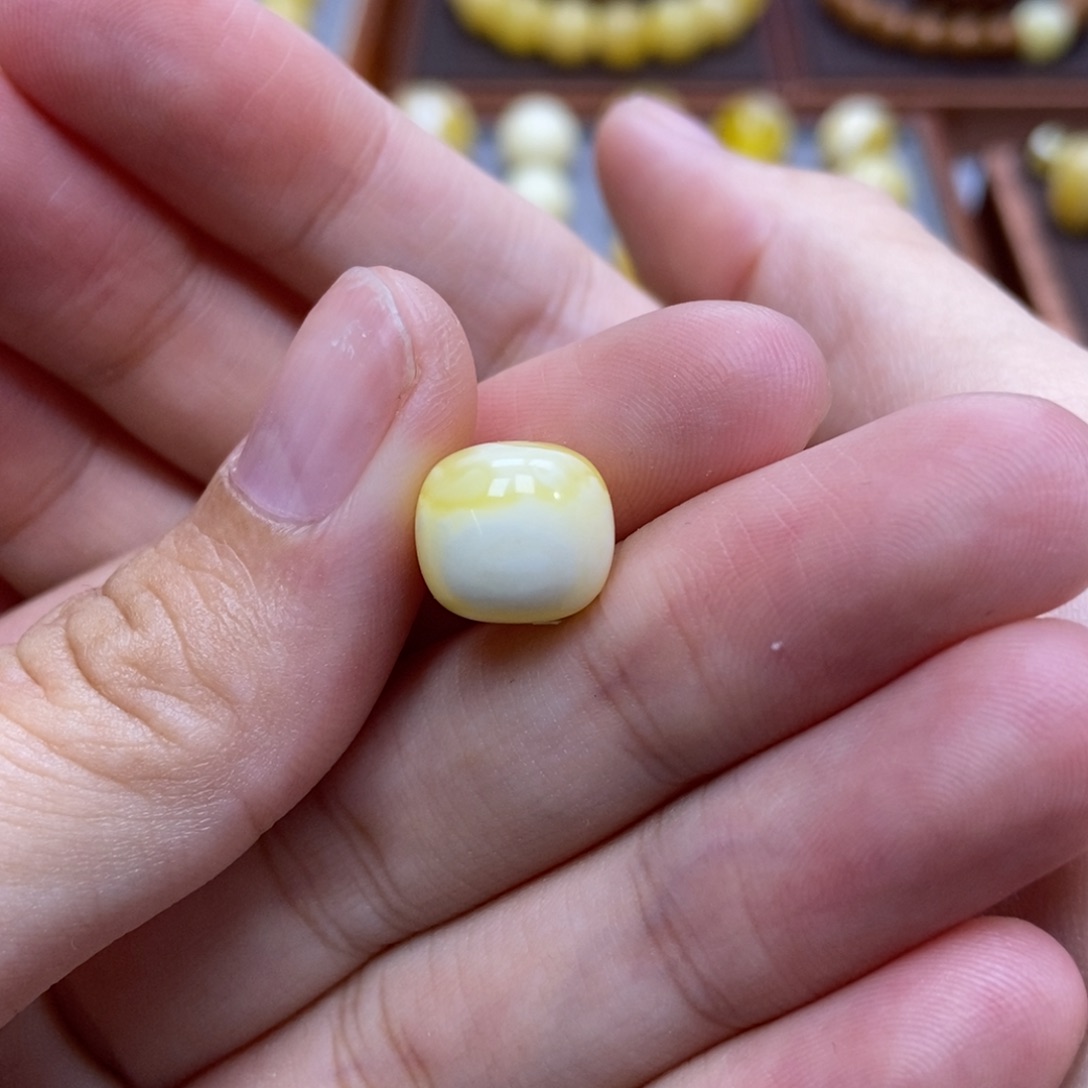 琥珀未镶嵌珠宝奇石有冰片11.2