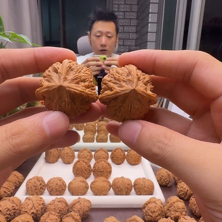 大***哥文玩核桃吊坠文山