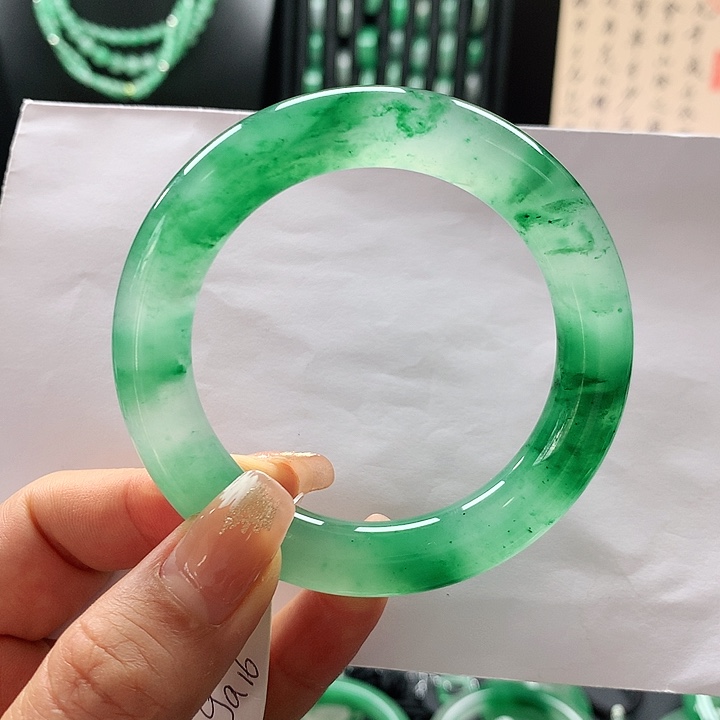 石英质玉手镯52未镶嵌?****爱