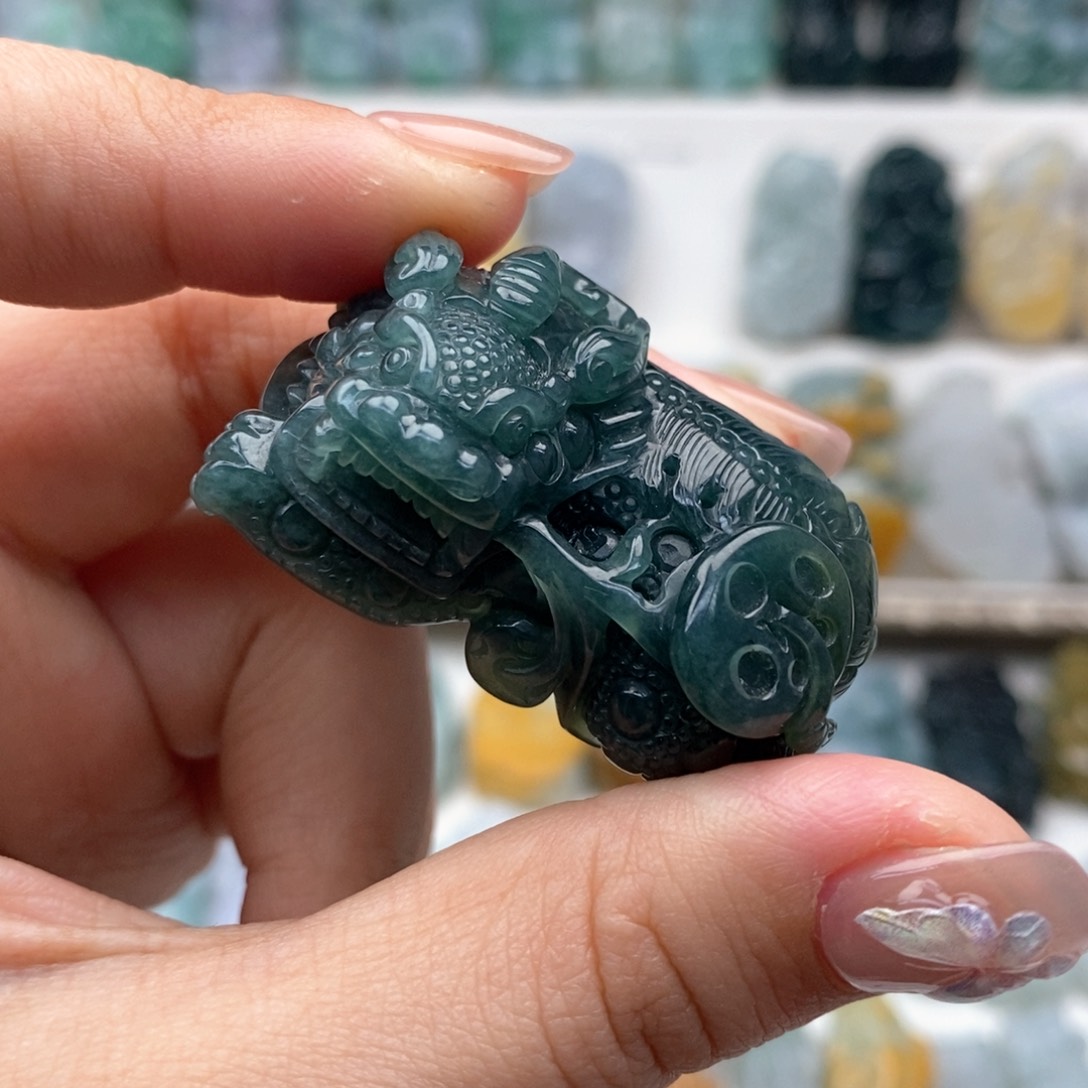 翡翠吊坠(赠链)未镶嵌