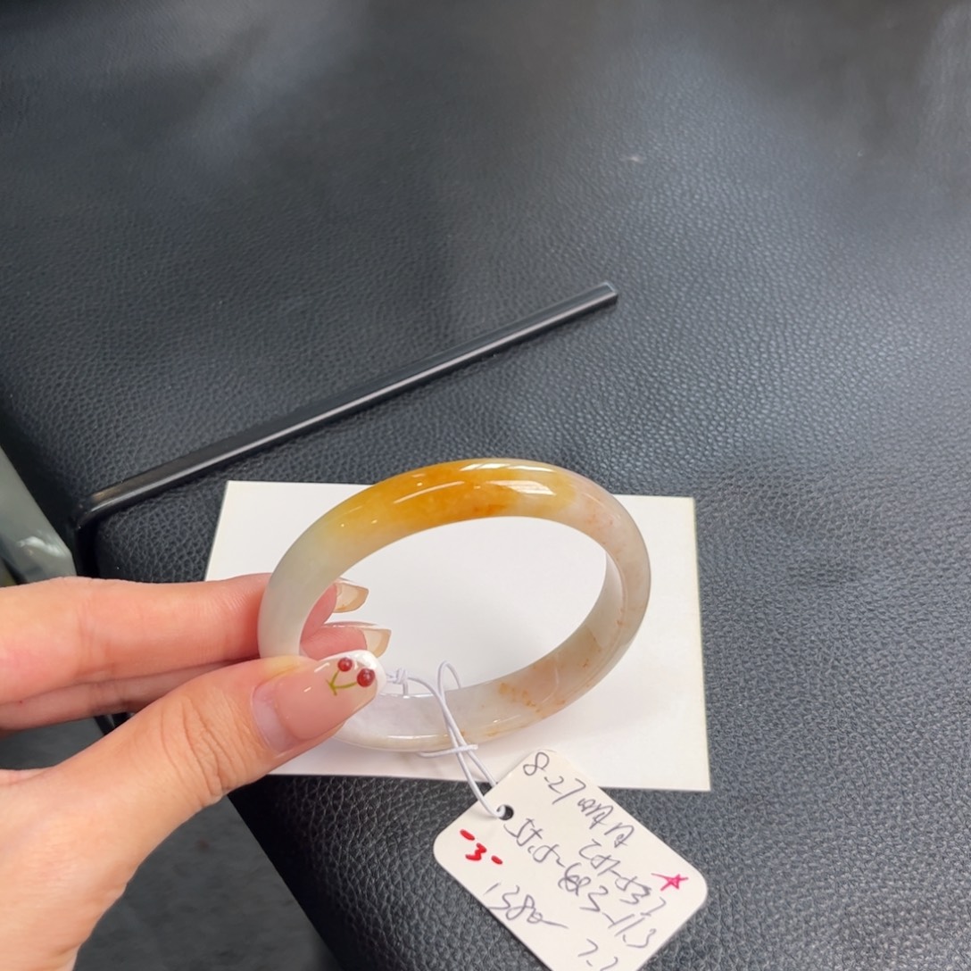 未镶嵌手镯（贵妃镯）翡翠手镯