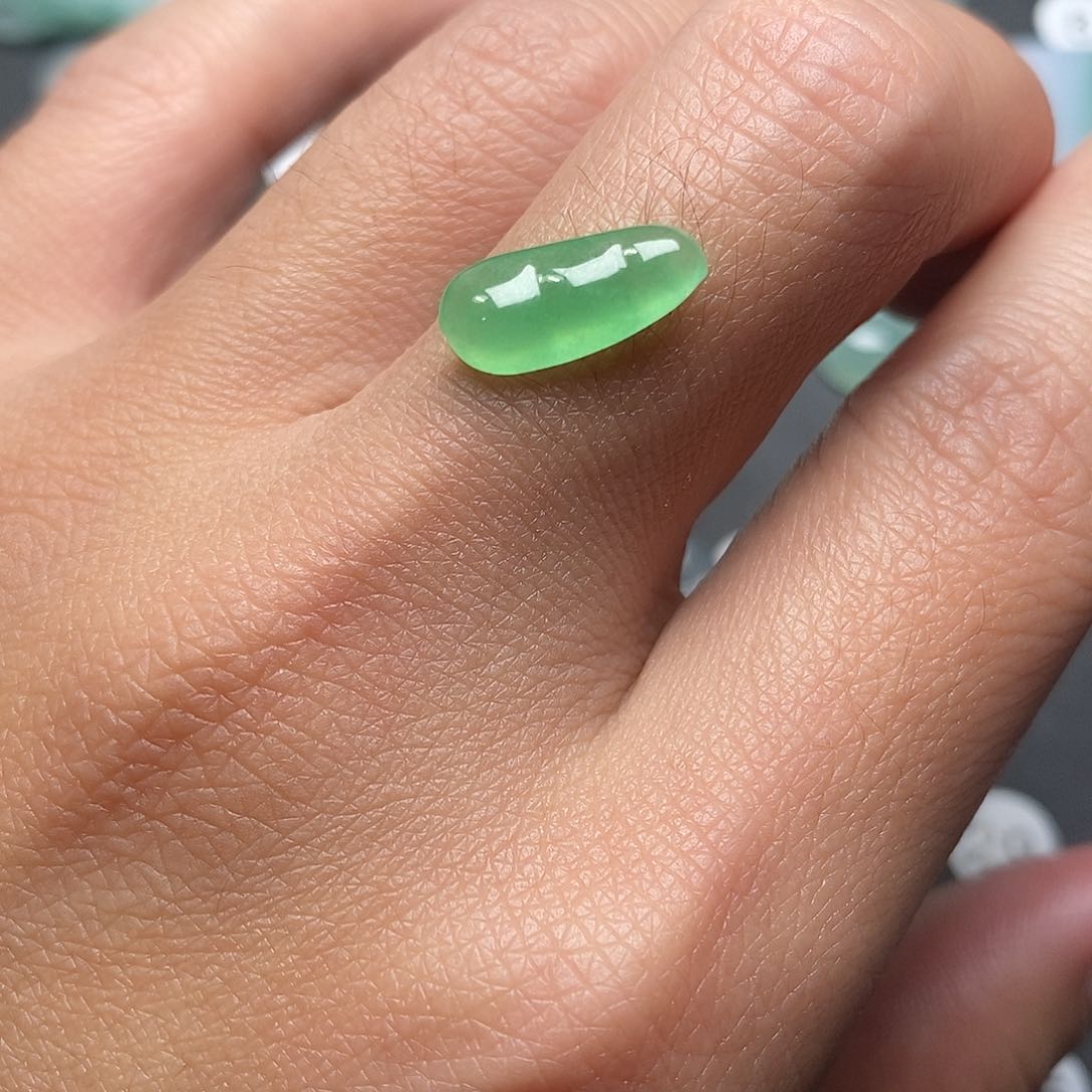 翡翠颈饰未镶嵌豆子