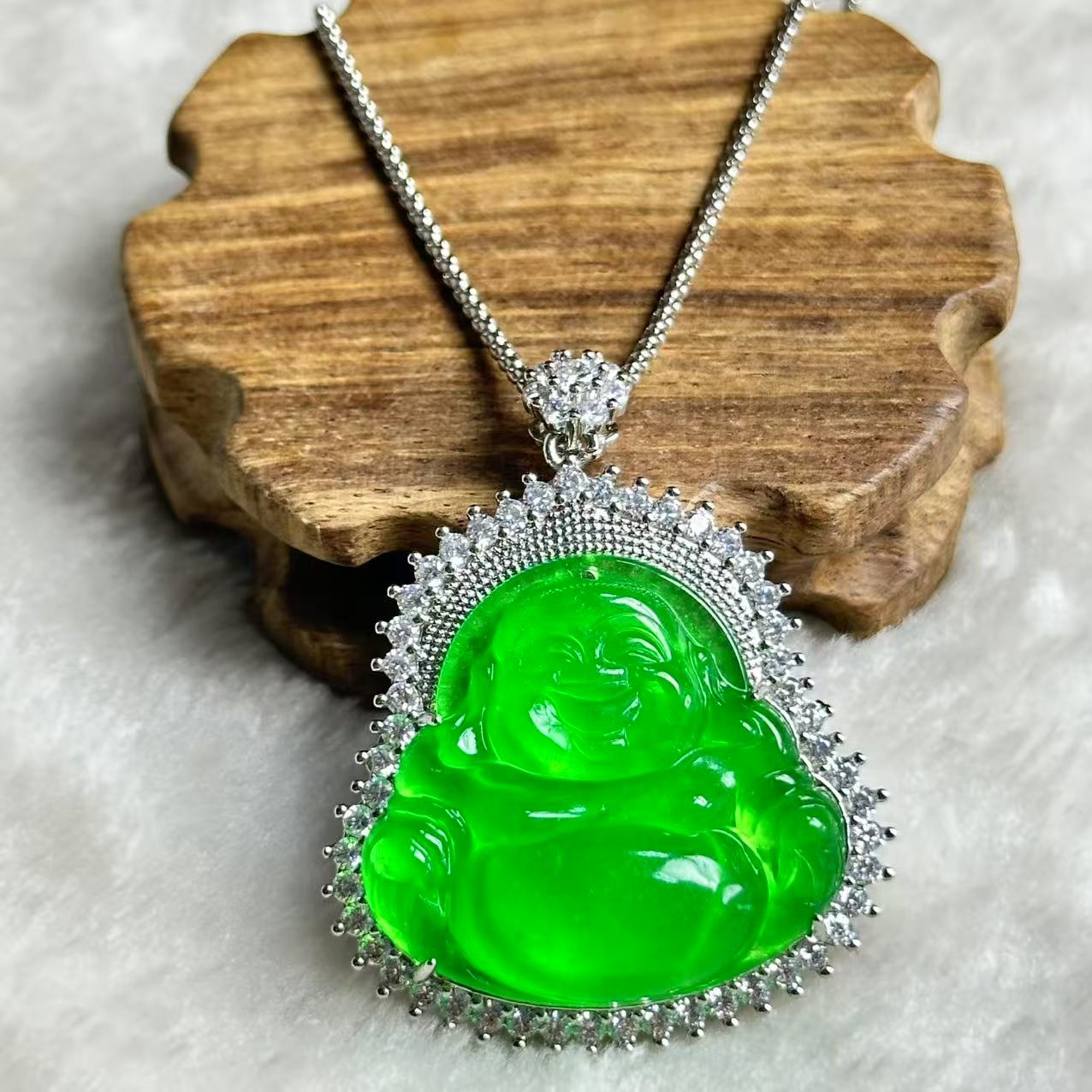 Y典藏品 绿大佛公时尚吊坠美观大气美轮美奂尽显魅力