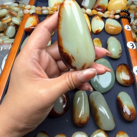 和田玉颈饰未镶嵌骑****风