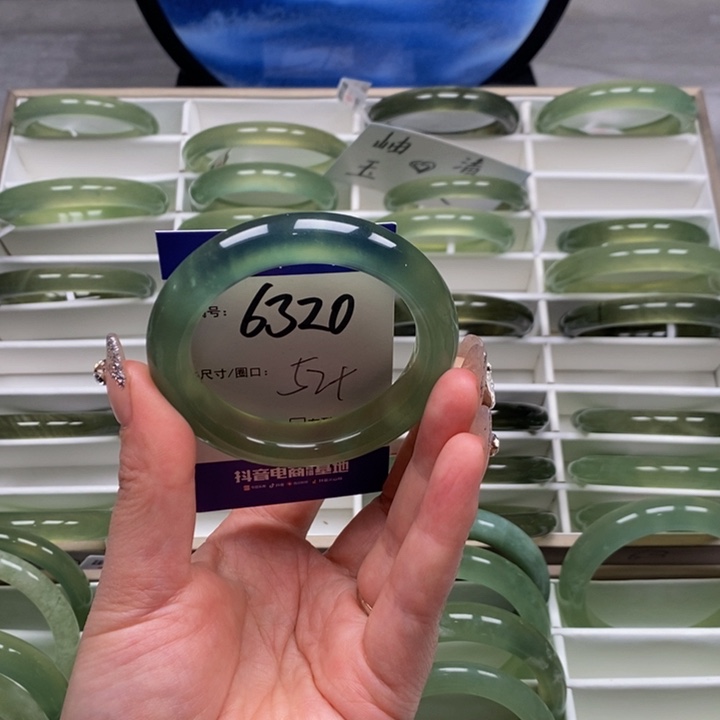 蛇纹石玉手镯未镶嵌我****常