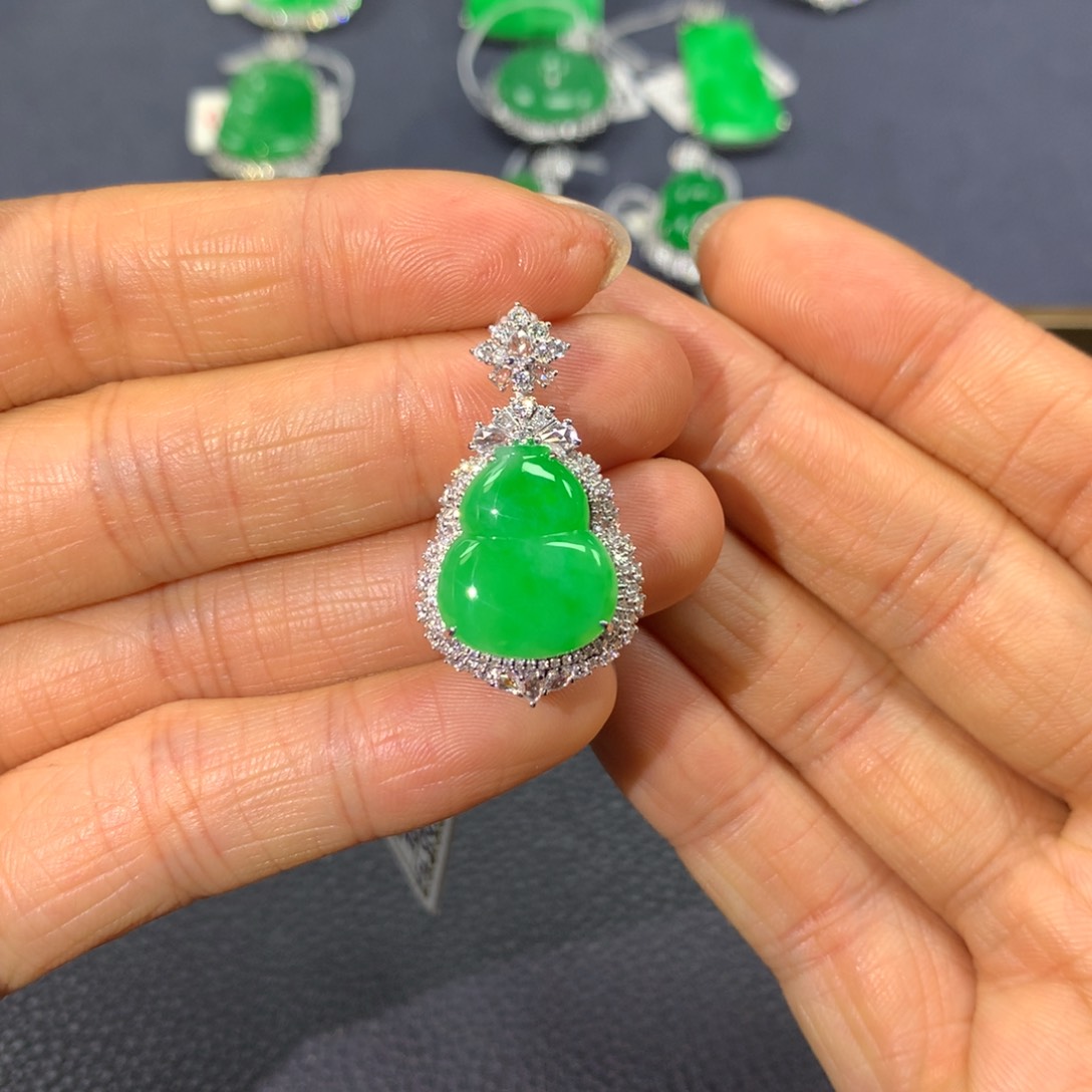 翡翠颈饰18K金镶嵌翡翠