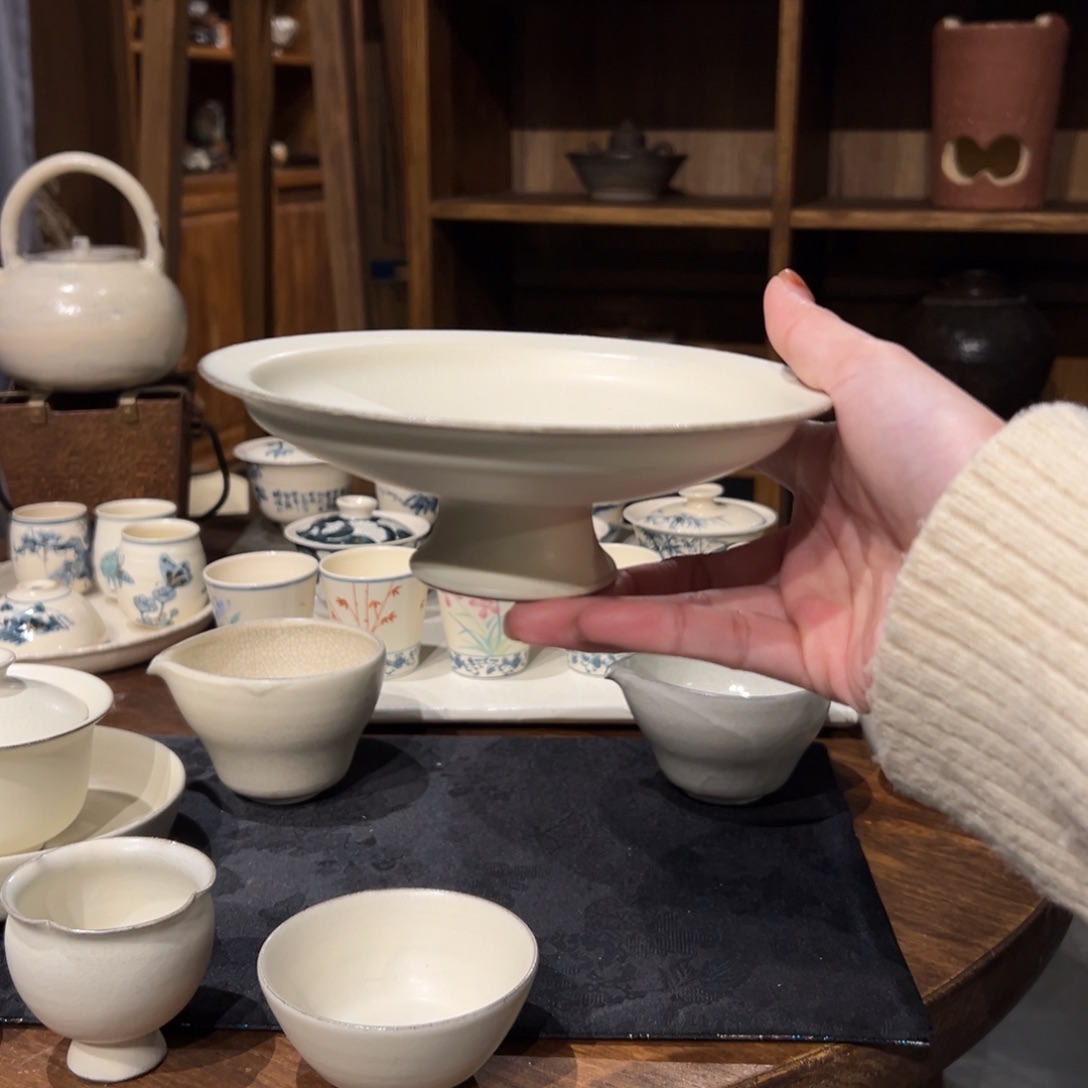 摆件陶瓷。    陶瓷。      