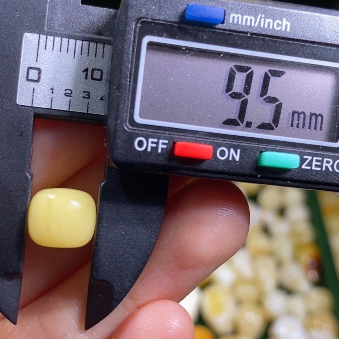 蜜蜡未镶嵌裸石配饰