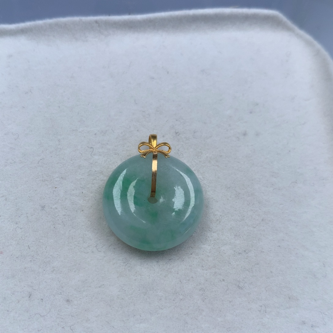 翡翠18K金镶嵌颈饰平