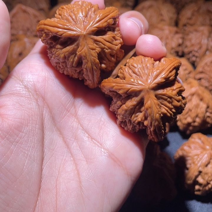 恺***下桃核吊坠小妹三棱