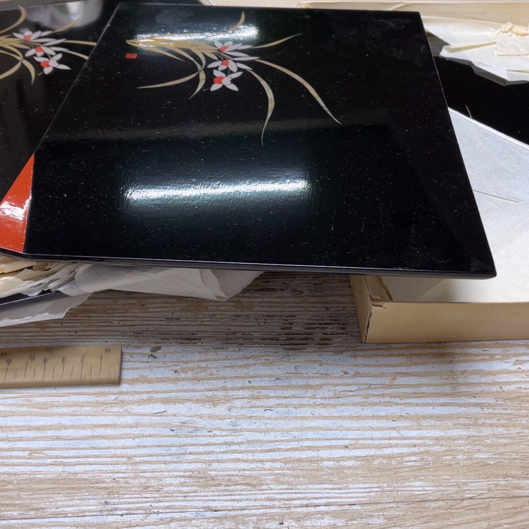 瓷片c****t密密麻麻地排列着一个