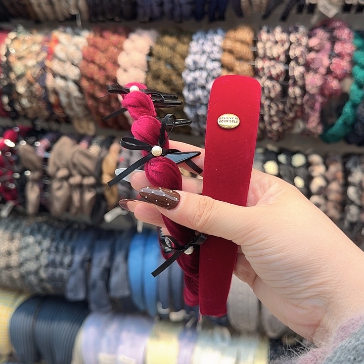 红色丝绒发箍两个