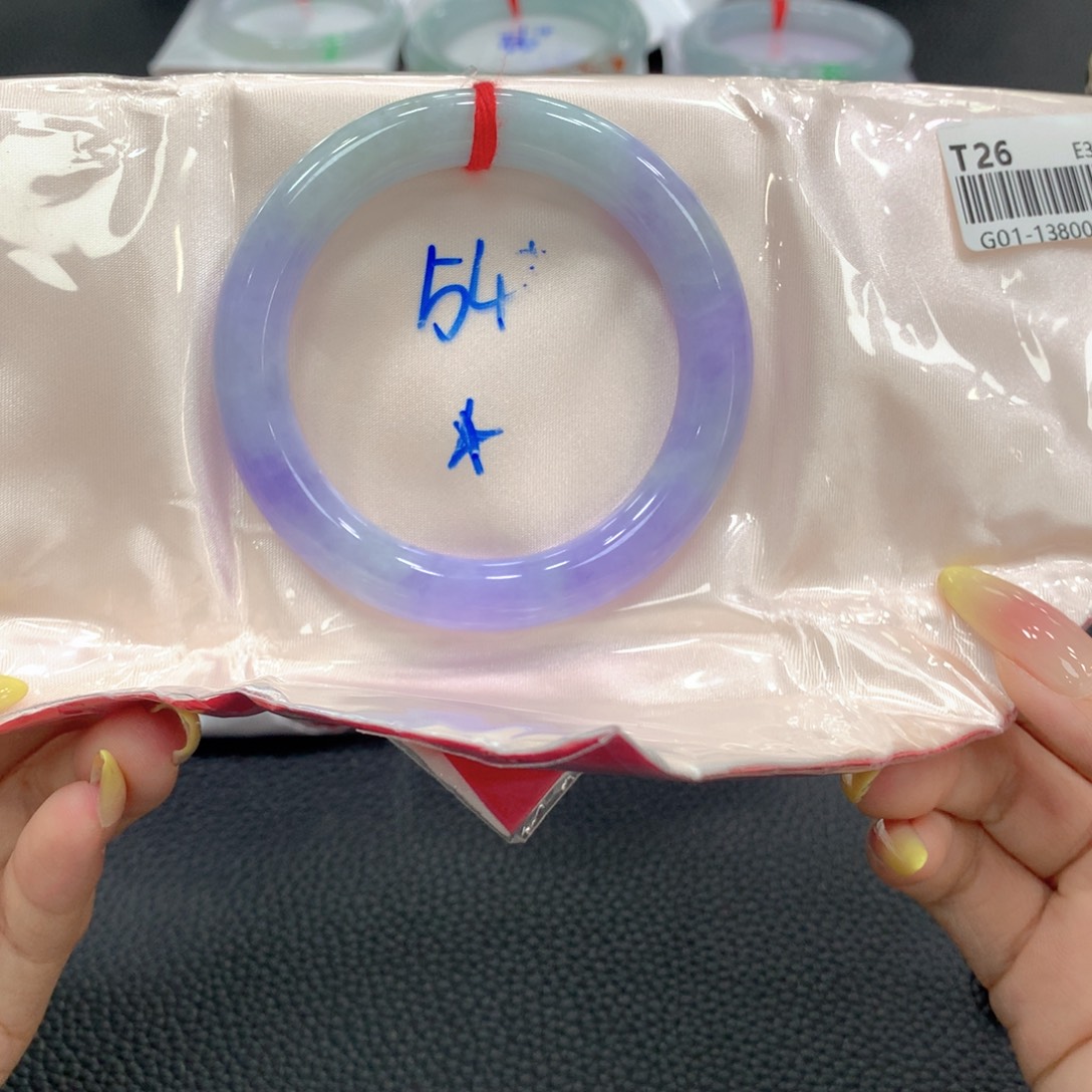 翡翠手镯未镶嵌翡翠