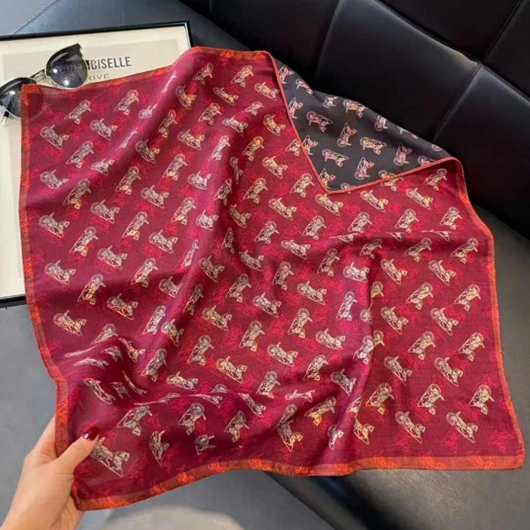 C027【红色马车】秋季新款丝毛围巾女士披肩65*65