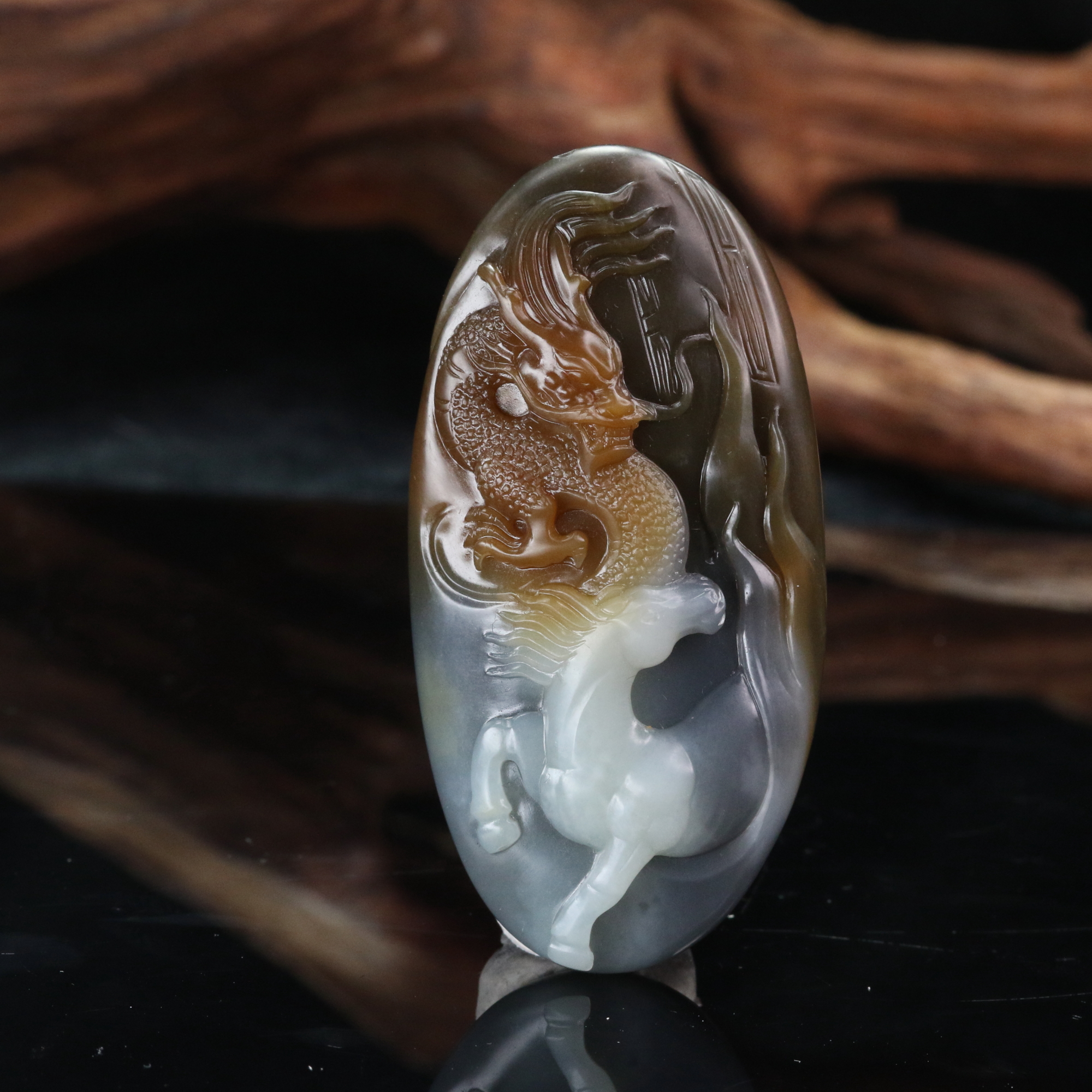 45和田玉楼三彩龙马吊坠/600022上海嘉禾拍卖